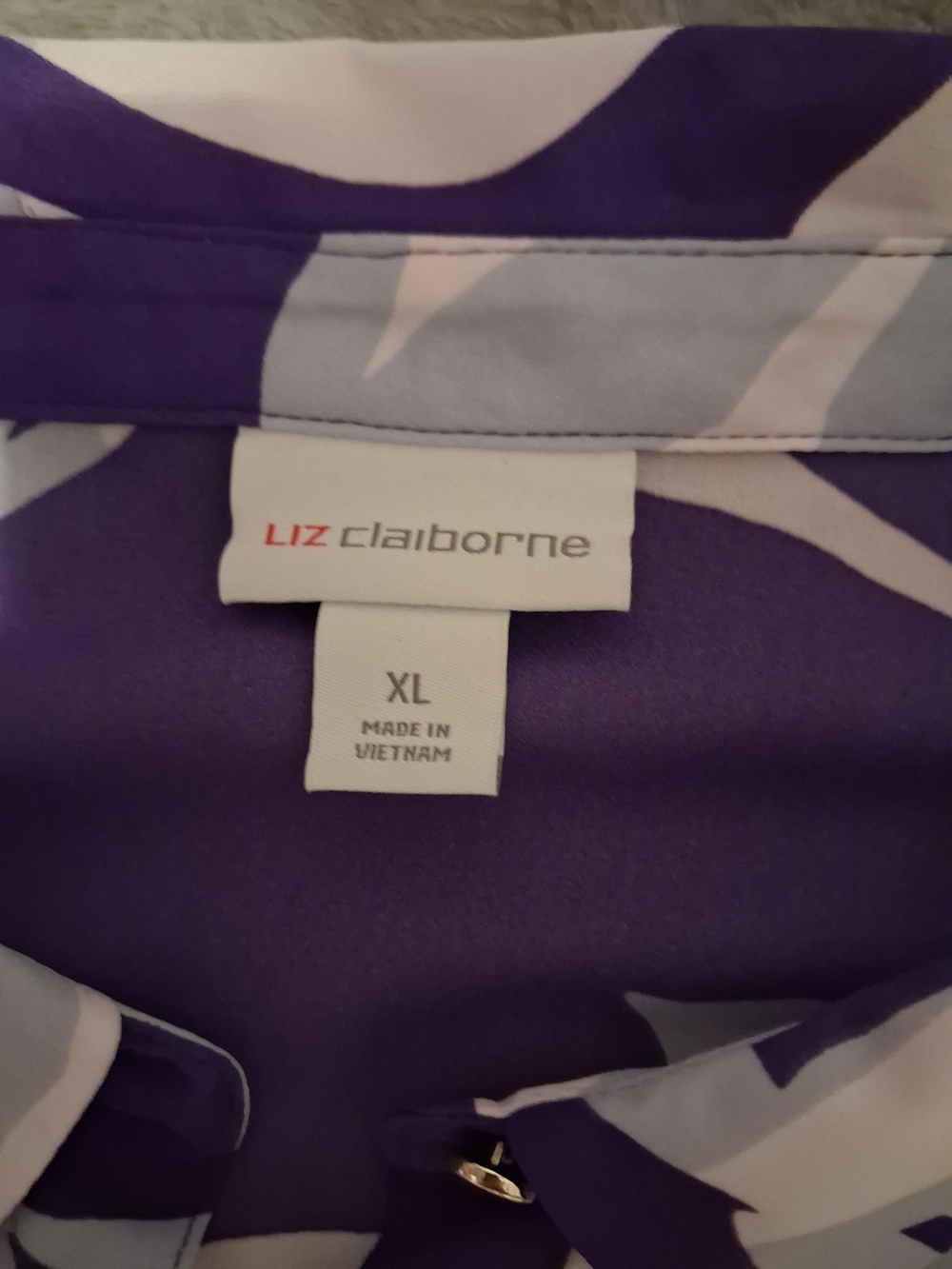 Liz Claiborne White And Purple Floral Cap Sleeve Button Front Top - Picture 2 of 5